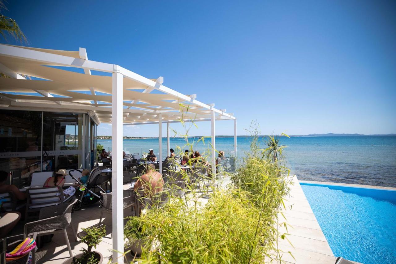 Arcadia Eco-Luxe Mobile Homes With Infinity Pool By Oiko Collection Privlaka  Buitenkant foto