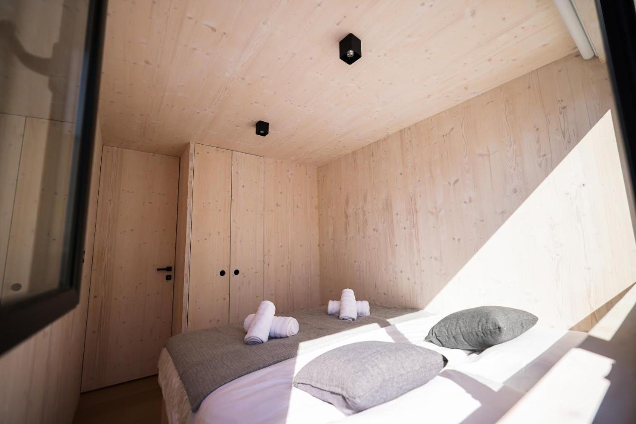 Arcadia Eco-Luxe Mobile Homes With Infinity Pool By Oiko Collection Privlaka  Buitenkant foto