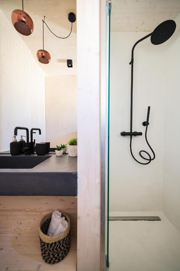 Arcadia Eco-Luxe Mobile Homes With Infinity Pool By Oiko Collection Privlaka  Buitenkant foto